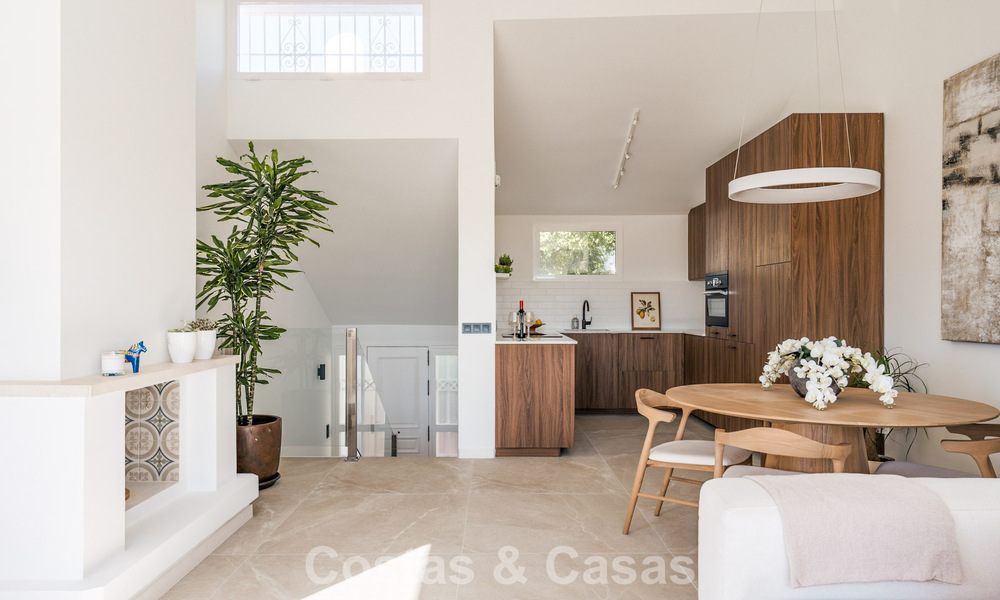 Maison mitoyenne contemporaine rénovée avec vue sur le golf et la mer à vendre sur la New Golden Mile, Marbella - Estepona 804945