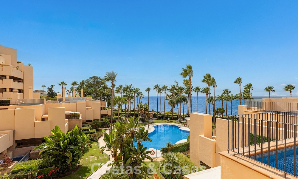 Penthouse moderne à vendre dans une résidence en première ligne de plage sur le New Golden Mile entre Marbella et Estepona 805399