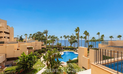 Penthouse moderne à vendre dans une résidence en première ligne de plage sur le New Golden Mile entre Marbella et Estepona 805399