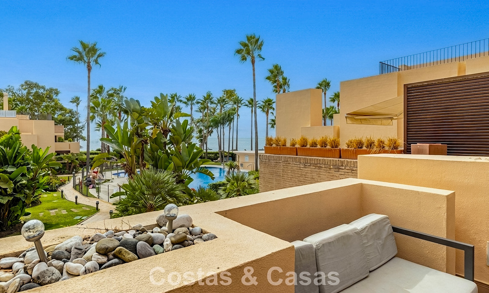 Penthouse moderne à vendre dans une résidence en première ligne de plage sur le New Golden Mile entre Marbella et Estepona 805401