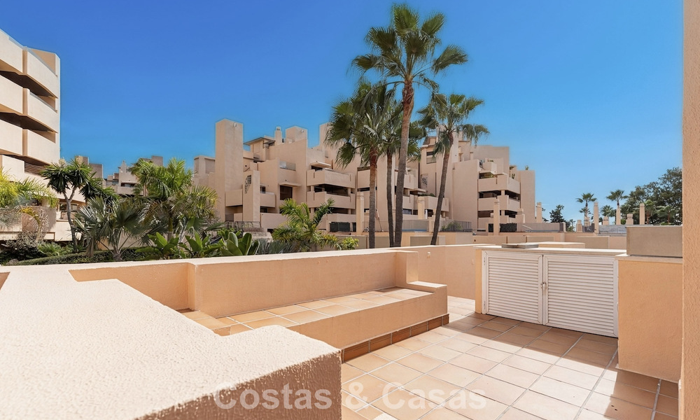 Penthouse moderne à vendre dans une résidence en première ligne de plage sur le New Golden Mile entre Marbella et Estepona 805405