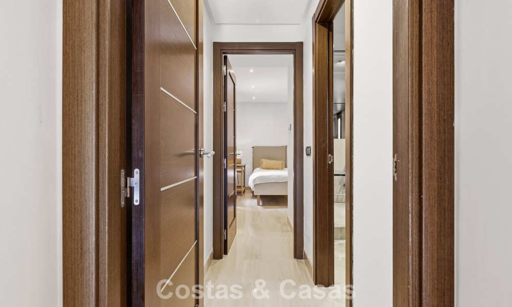 Penthouse moderne à vendre dans une résidence en première ligne de plage sur le New Golden Mile entre Marbella et Estepona 805422