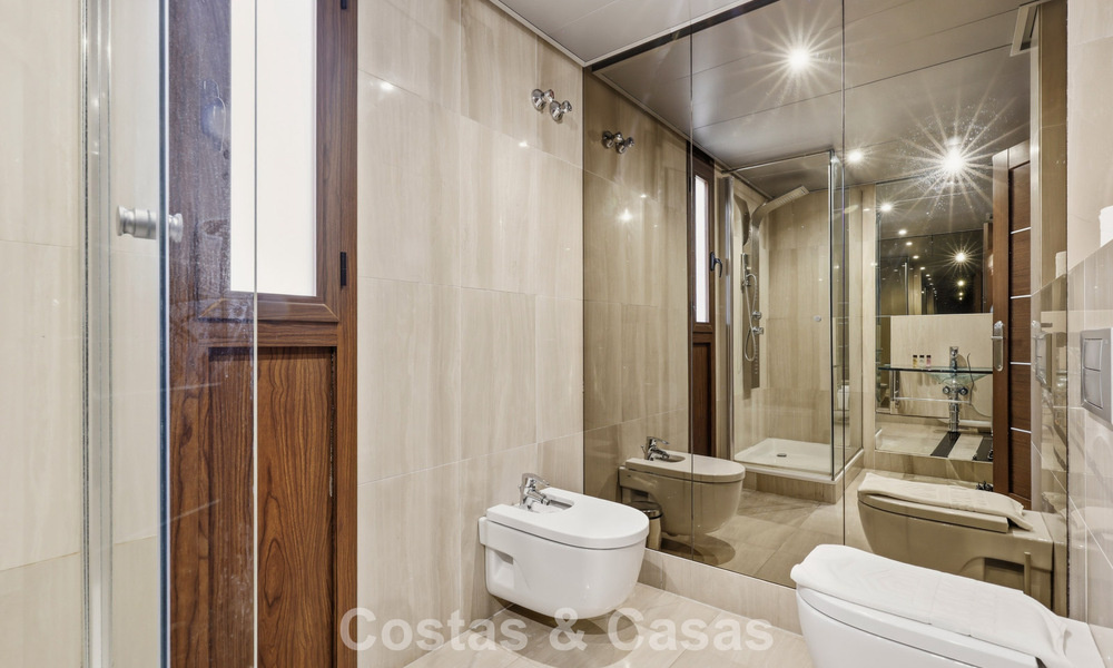 Penthouse moderne à vendre dans une résidence en première ligne de plage sur le New Golden Mile entre Marbella et Estepona 805427