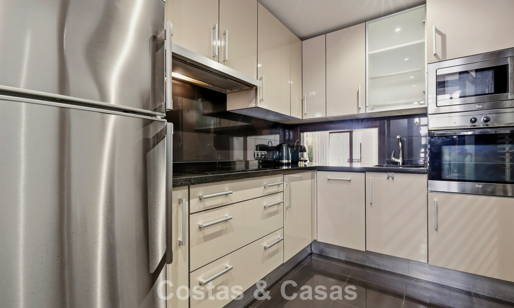 Penthouse moderne à vendre dans une résidence en première ligne de plage sur le New Golden Mile entre Marbella et Estepona 805430