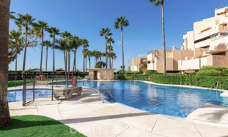 Penthouse moderne à vendre dans une résidence en première ligne de plage sur le New Golden Mile entre Marbella et Estepona 805445 