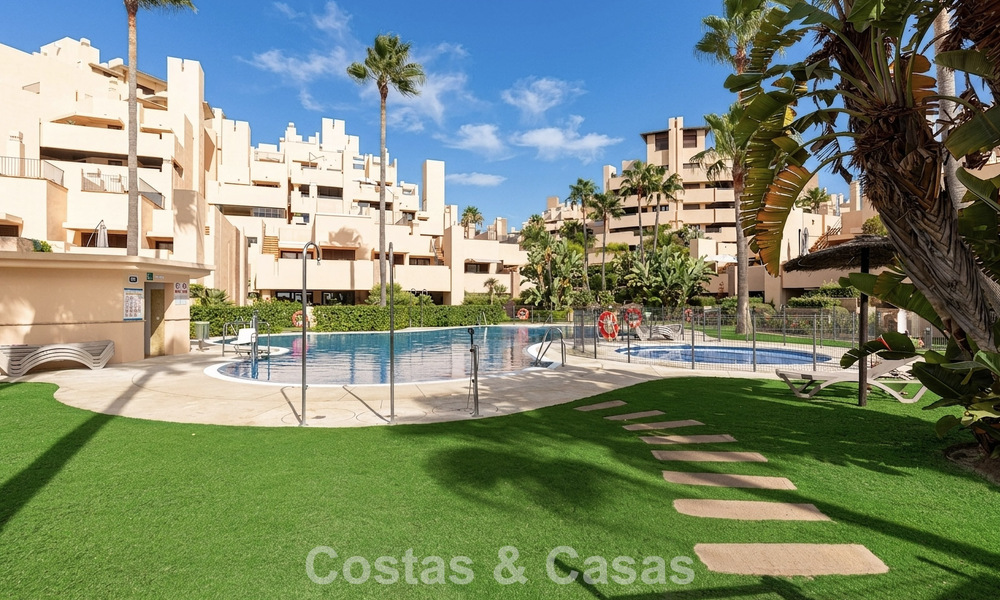 Penthouse moderne à vendre dans une résidence en première ligne de plage sur le New Golden Mile entre Marbella et Estepona 805447