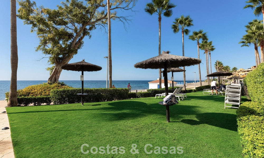 Penthouse moderne à vendre dans une résidence en première ligne de plage sur le New Golden Mile entre Marbella et Estepona 805451