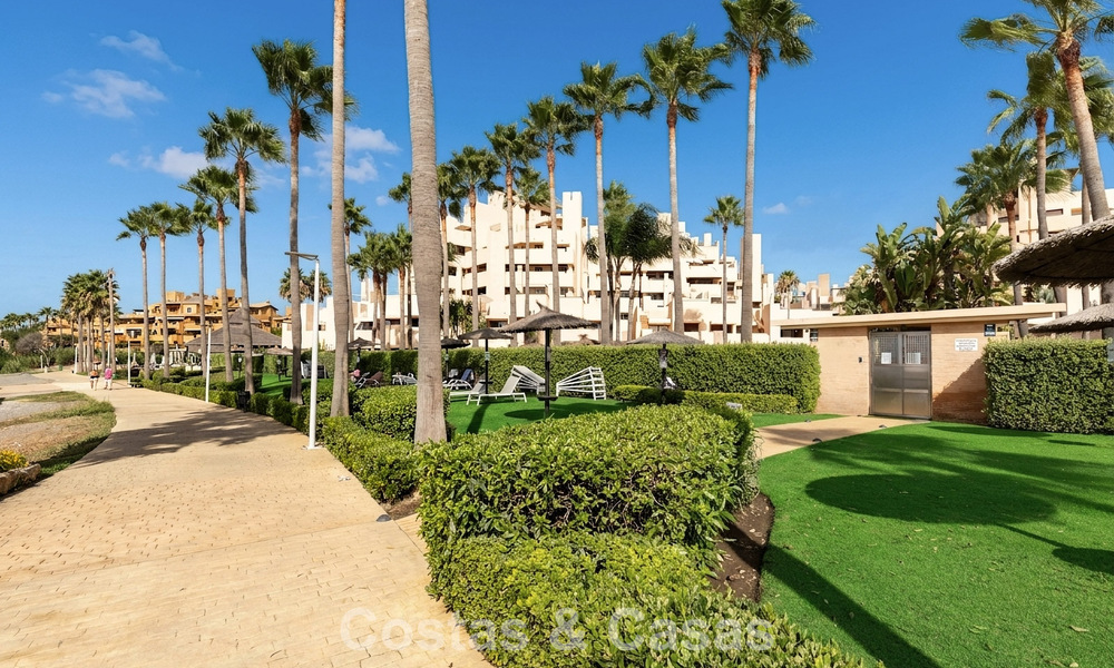 Penthouse moderne à vendre dans une résidence en première ligne de plage sur le New Golden Mile entre Marbella et Estepona 805453