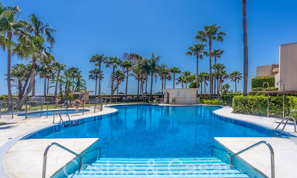 Penthouse moderne à vendre dans une résidence en première ligne de plage sur le New Golden Mile entre Marbella et Estepona 805456