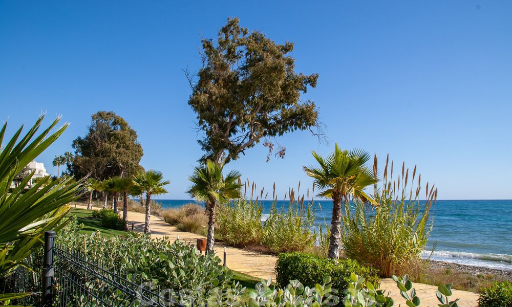 Penthouse moderne à vendre dans une résidence en première ligne de plage sur le New Golden Mile entre Marbella et Estepona 805460