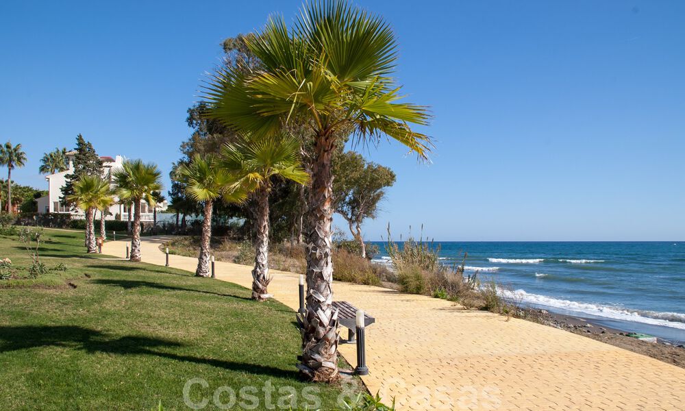 Penthouse moderne à vendre dans une résidence en première ligne de plage sur le New Golden Mile entre Marbella et Estepona 805461