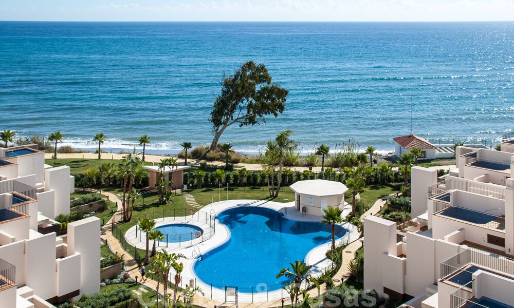 Penthouse moderne à vendre dans une résidence en première ligne de plage sur le New Golden Mile entre Marbella et Estepona 805463