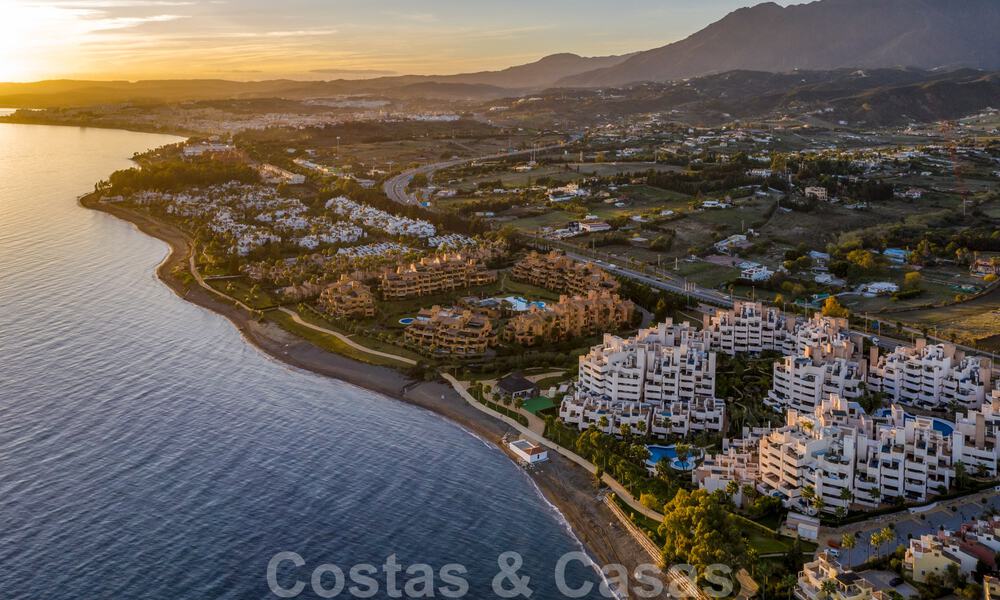 Penthouse moderne à vendre dans une résidence en première ligne de plage sur le New Golden Mile entre Marbella et Estepona 805466