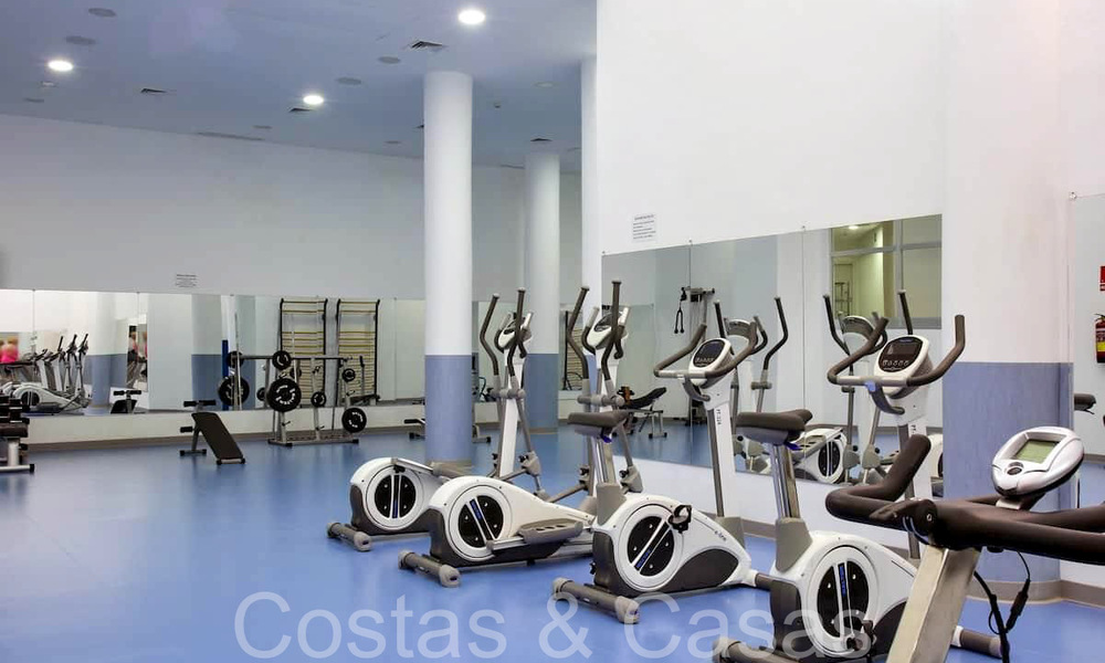 Penthouse moderne à vendre dans une résidence en première ligne de plage sur le New Golden Mile entre Marbella et Estepona 805470