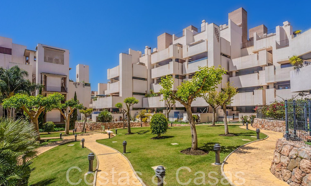 Penthouse moderne à vendre dans une résidence en première ligne de plage sur le New Golden Mile entre Marbella et Estepona 805472