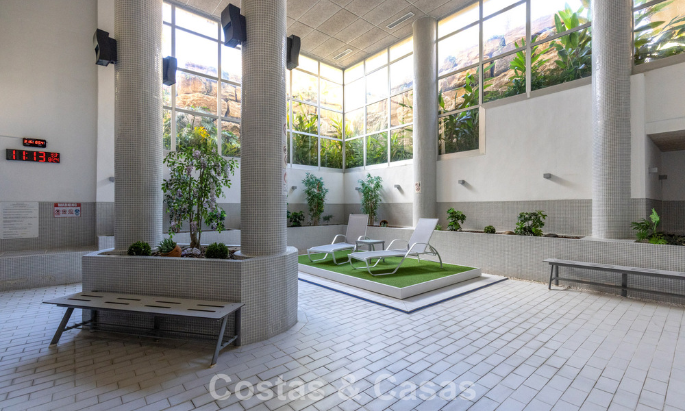 Penthouse moderne à vendre dans une résidence en première ligne de plage sur le New Golden Mile entre Marbella et Estepona 805476