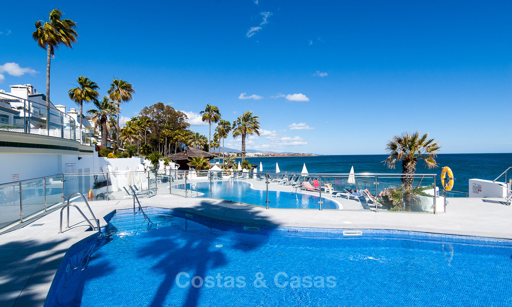 Penthouse avec une magnifique terrasse à vendre dans une résidence balnéaire sur le New Golden Mile, Marbella - Estepona 805114