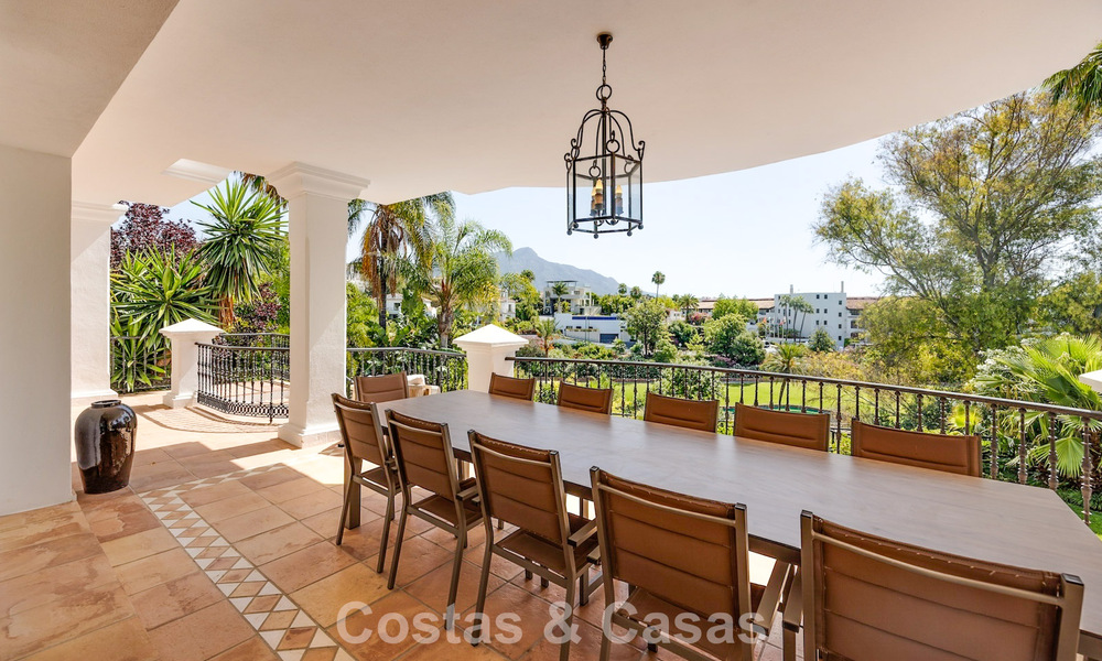 Grande villa méditerranéenne de luxe en première ligne de golf à La Quinta, Marbella - Benahavís 805537