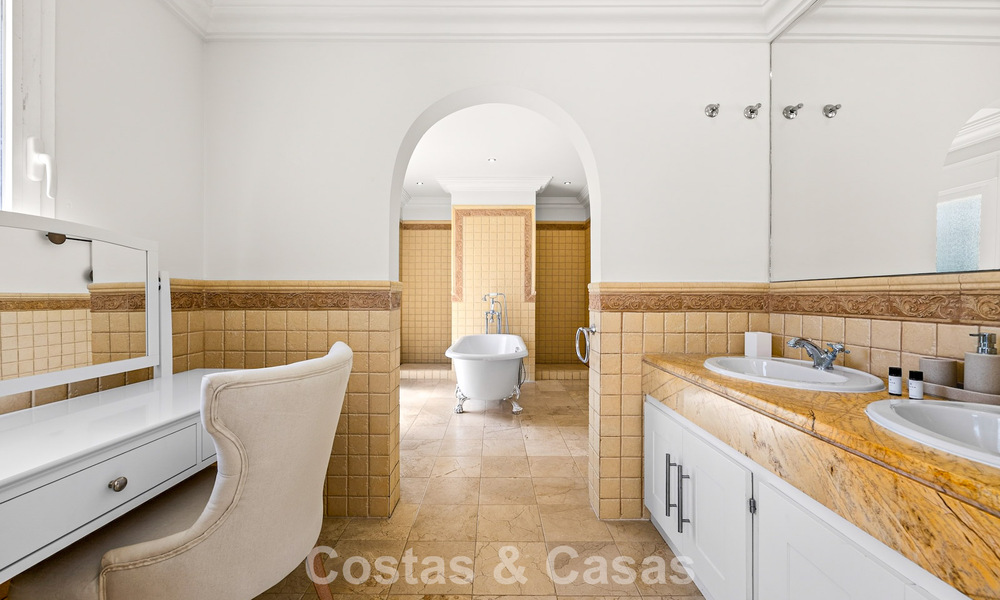 Grande villa méditerranéenne de luxe en première ligne de golf à La Quinta, Marbella - Benahavís 805557