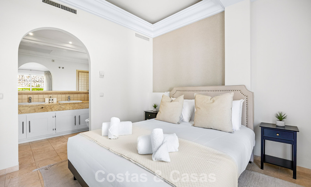 Grande villa méditerranéenne de luxe en première ligne de golf à La Quinta, Marbella - Benahavís 805568