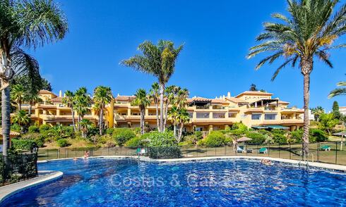 Appartements de luxe à vendre à Cumbres del Rodeo, à proximité de Puerto Banús et de la plage à Nueva Andalucía, Marbella 805314