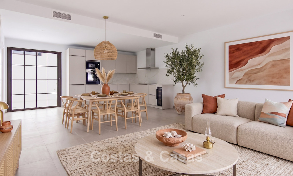 5 maisons mitoyennes exclusives à vendre dans le charmant centre historique d’Estepona 805624
