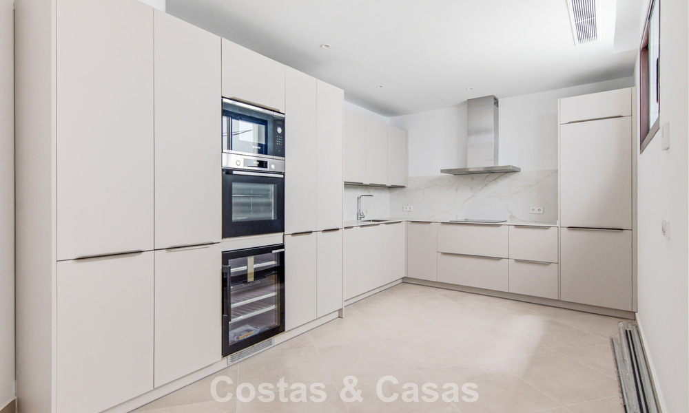 5 maisons mitoyennes exclusives à vendre dans le charmant centre historique d’Estepona 805631