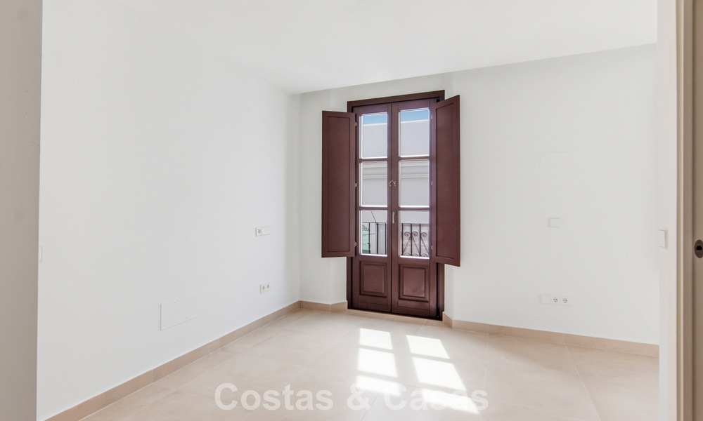 5 maisons mitoyennes exclusives à vendre dans le charmant centre historique d’Estepona 805633