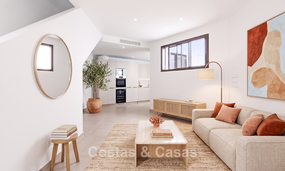 5 maisons mitoyennes exclusives à vendre dans le charmant centre historique d’Estepona 805637
