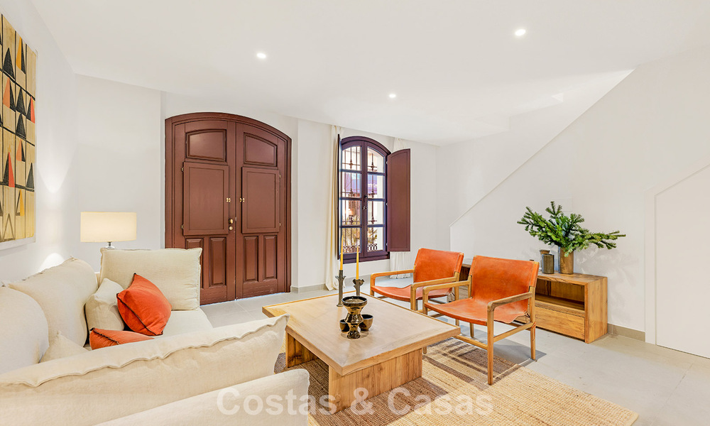 5 maisons mitoyennes exclusives à vendre dans le charmant centre historique d’Estepona 805659