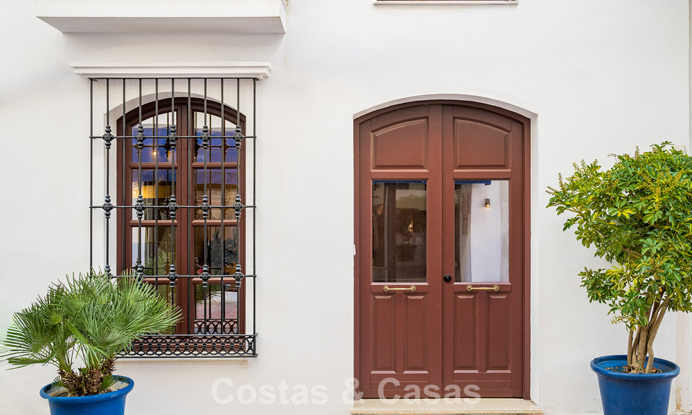 5 maisons mitoyennes exclusives à vendre dans le charmant centre historique d’Estepona 805669