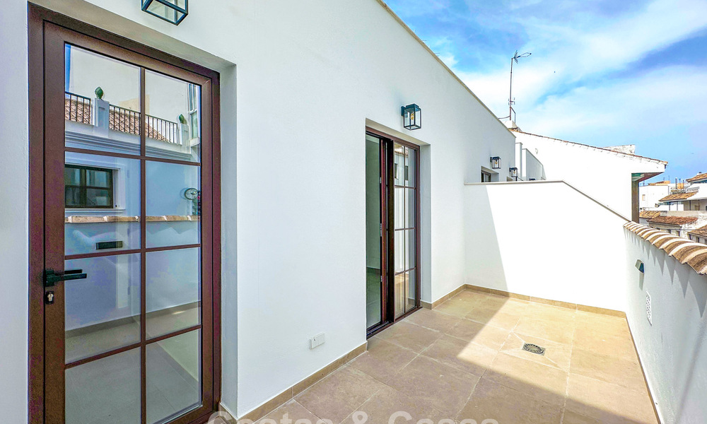 5 maisons mitoyennes exclusives à vendre dans le charmant centre historique d’Estepona 805671
