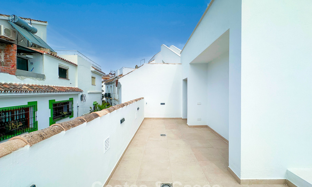 5 maisons mitoyennes exclusives à vendre dans le charmant centre historique d’Estepona 805686