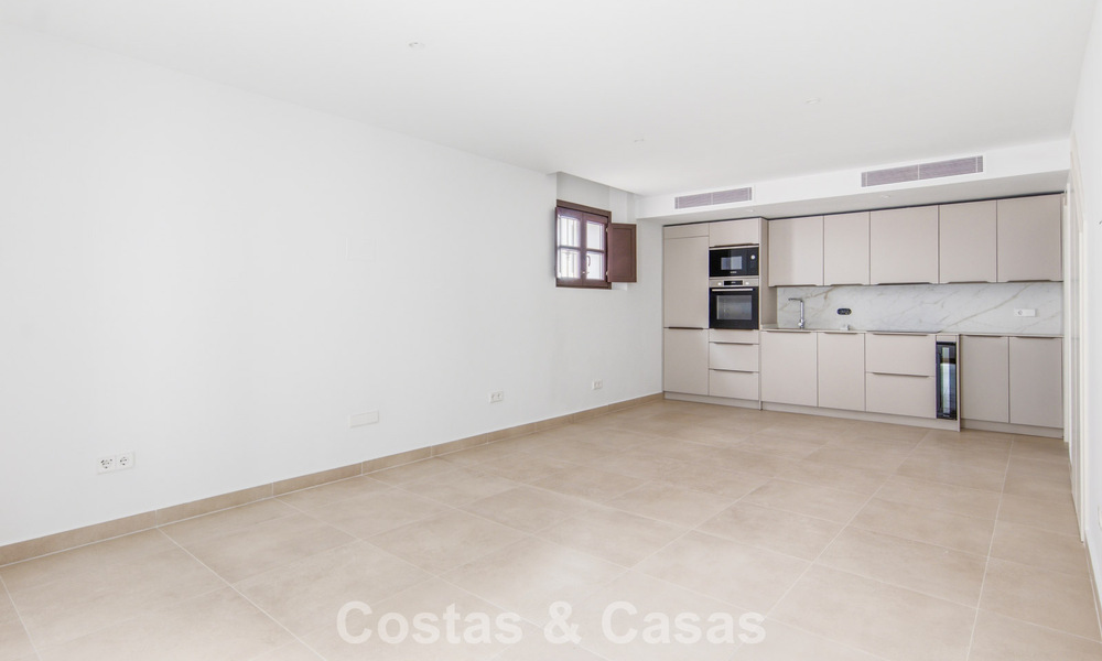 5 maisons mitoyennes exclusives à vendre dans le charmant centre historique d’Estepona 805687
