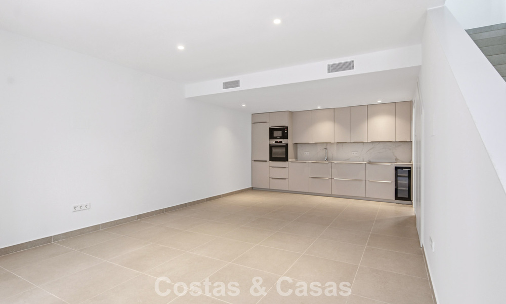 5 maisons mitoyennes exclusives à vendre dans le charmant centre historique d’Estepona 806302