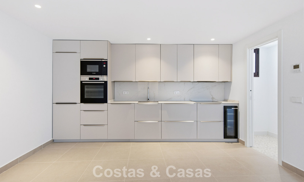 5 maisons mitoyennes exclusives à vendre dans le charmant centre historique d’Estepona 806303