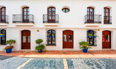 5 maisons mitoyennes exclusives à vendre dans le charmant centre historique d’Estepona 806306