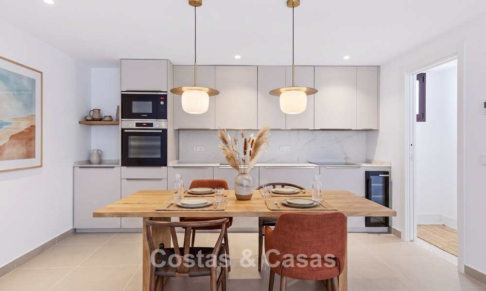 5 maisons mitoyennes exclusives à vendre dans le charmant centre historique d’Estepona 806308