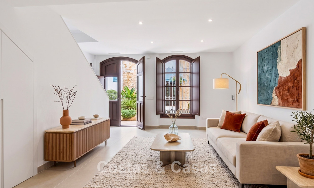 5 maisons mitoyennes exclusives à vendre dans le charmant centre historique d’Estepona 806311