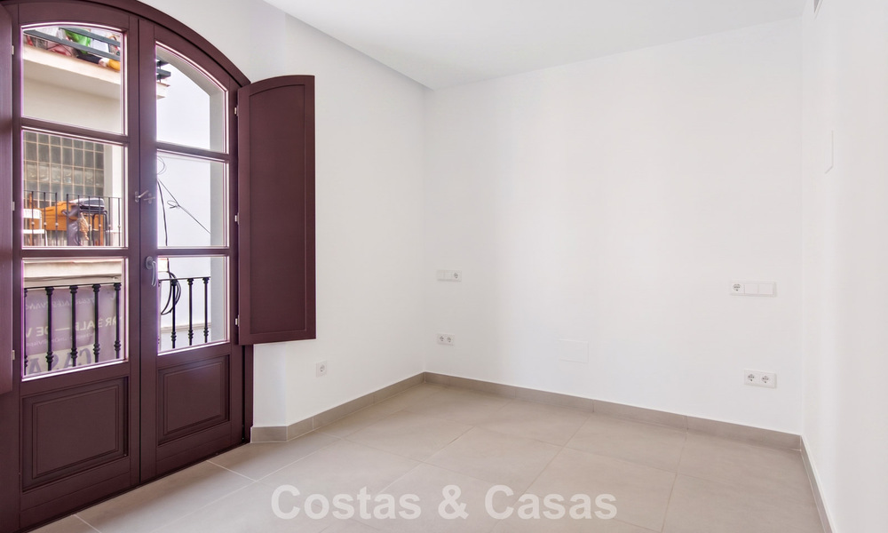 5 maisons mitoyennes exclusives à vendre dans le charmant centre historique d’Estepona 806313
