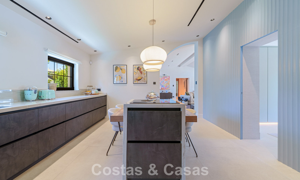 Luxueuse villa de plain-pied avec piscine chauffée à vendre, en bord de mer près de Puerto Banús et San Pedro, Marbella 805799