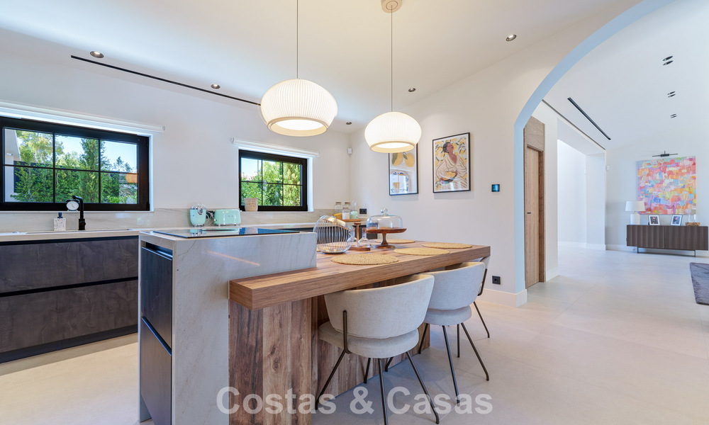Luxueuse villa de plain-pied avec piscine chauffée à vendre, en bord de mer près de Puerto Banús et San Pedro, Marbella 805801