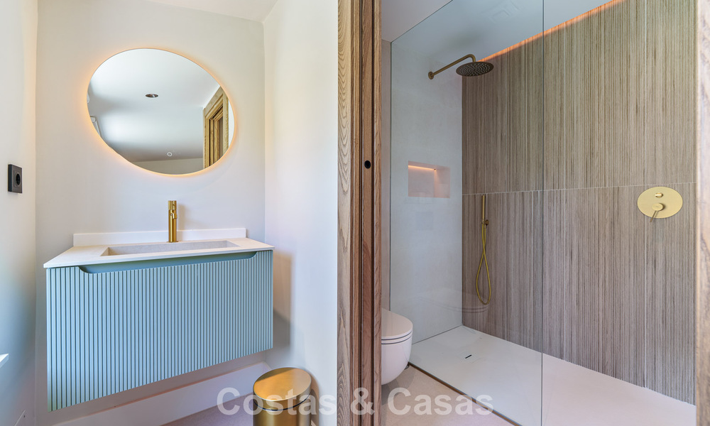 Luxueuse villa de plain-pied avec piscine chauffée à vendre, en bord de mer près de Puerto Banús et San Pedro, Marbella 805819