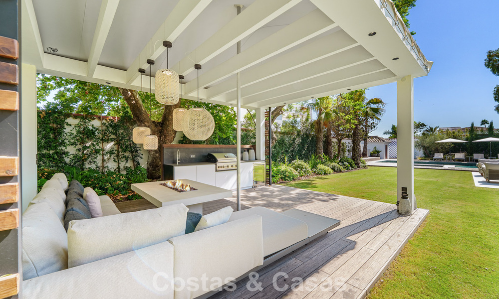 Luxueuse villa de plain-pied avec piscine chauffée à vendre, en bord de mer près de Puerto Banús et San Pedro, Marbella 805836