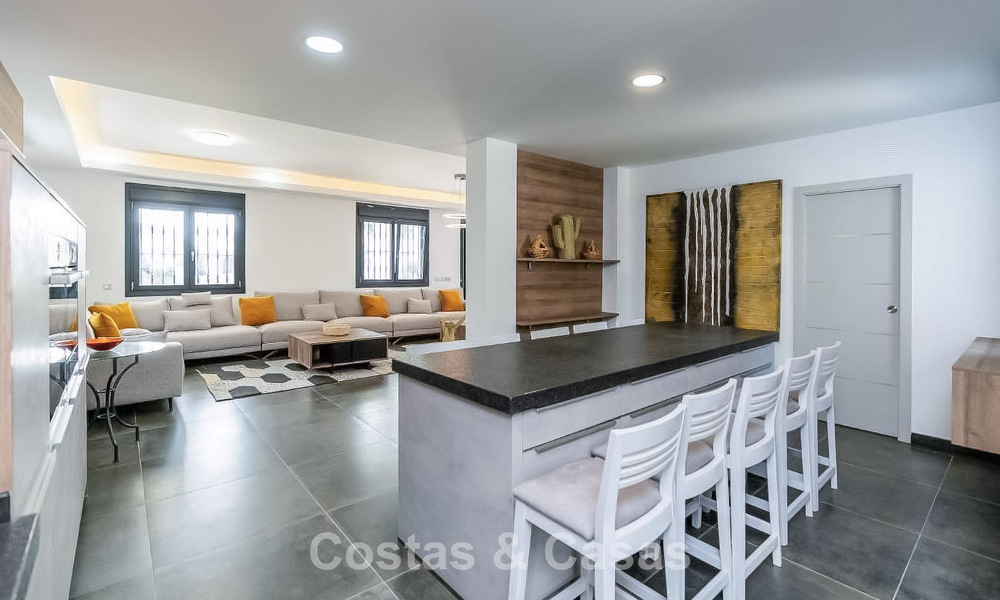 Villa moderne exclusive avec grande piscine à vendre à Nueva Andalucía, Marbella 805922