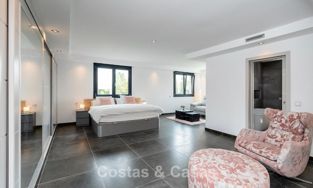 Villa moderne exclusive avec grande piscine à vendre à Nueva Andalucía, Marbella 805933