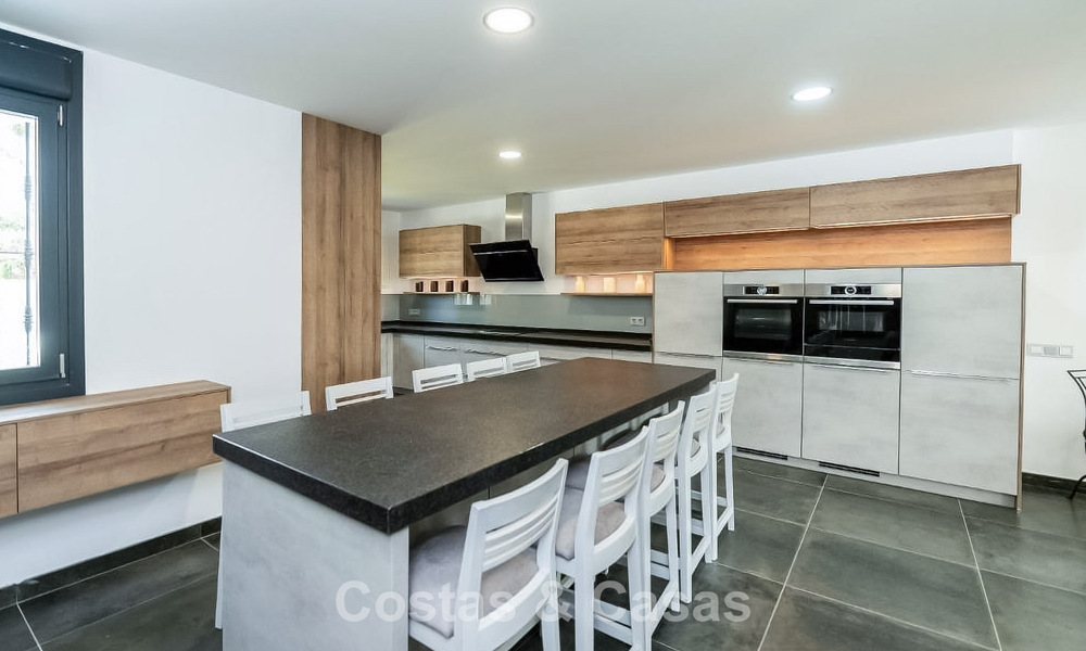 Villa moderne exclusive avec grande piscine à vendre à Nueva Andalucía, Marbella 805943