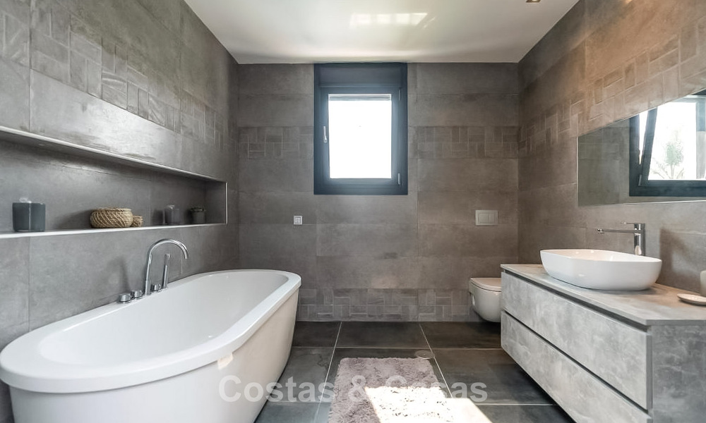 Villa moderne exclusive avec grande piscine à vendre à Nueva Andalucía, Marbella 805945