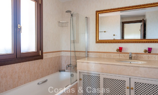 Spacieuse villa andalouse avec vue sur la mer à vendre à El Rosario, Marbella Est 805960 