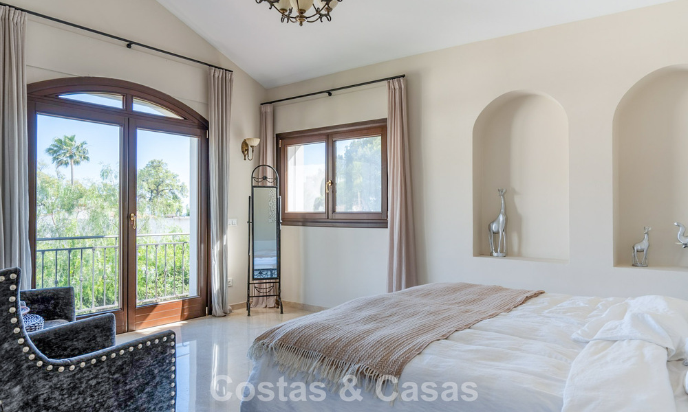 Spacieuse villa andalouse avec vue sur la mer à vendre à El Rosario, Marbella Est 805961
